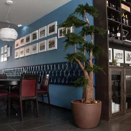 بيت شباب Feira & *