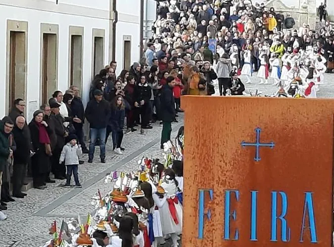 Feira & بيت شباب سانتا ماريا دا فييرا