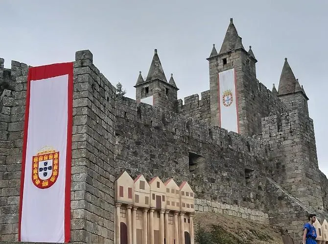 بيت شباب Feira & *