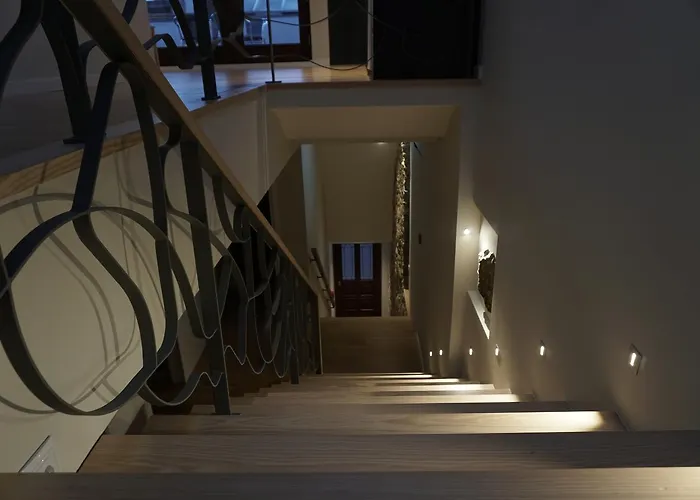 بيت شباب Feira & *